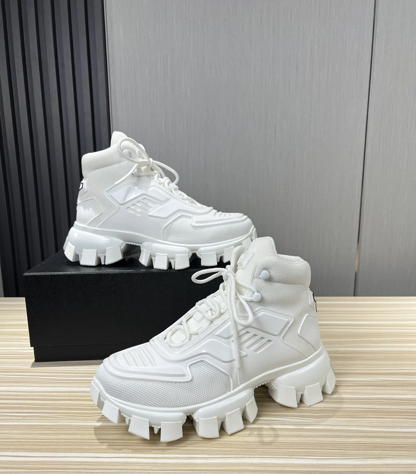 Men's shoes 💰660💰 [PRADA] Couple's popular item at the counter 💑Official website synchronized ⬆️Original fly-woven film fabric + cowhide lining, 1⃣️:1⃣️reproduction, original sole, 35-45 (45.46 custom-made, non-refundable)
